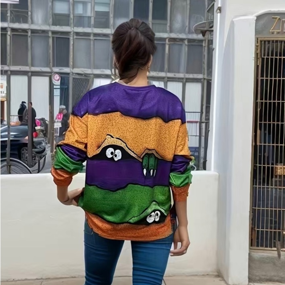 Woman’s Adorable Plus Size Peeking Monster Sweatshirt Size: Various - Picture 4 of 5